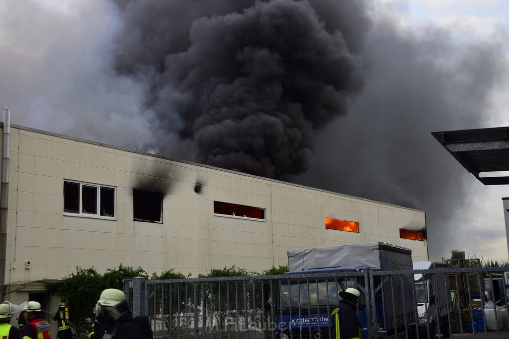 Grossbrand Halle Troisdorf Kriegsdorf Junkersring P081.JPG - Miklos Laubert